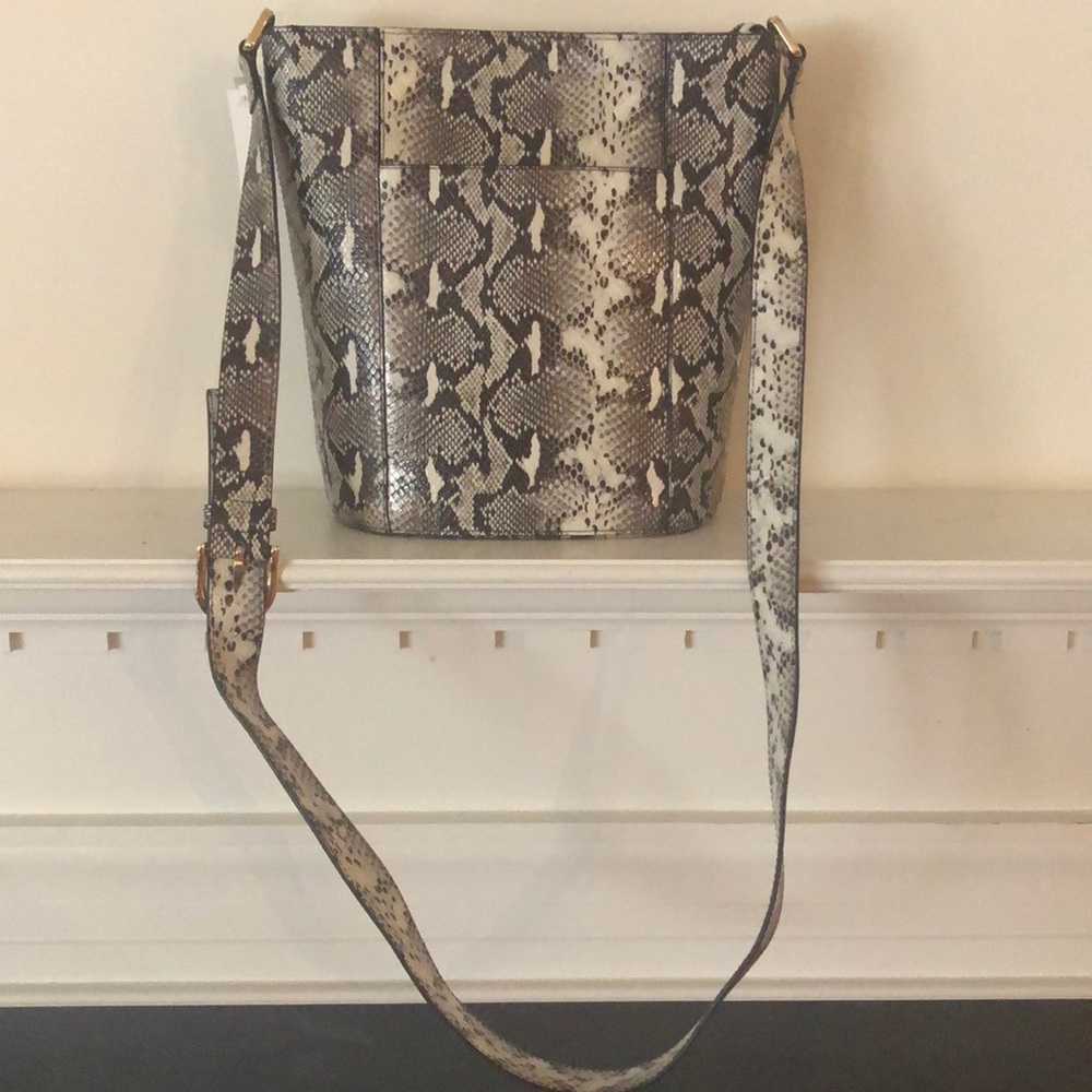 Snake skin design bucket bag